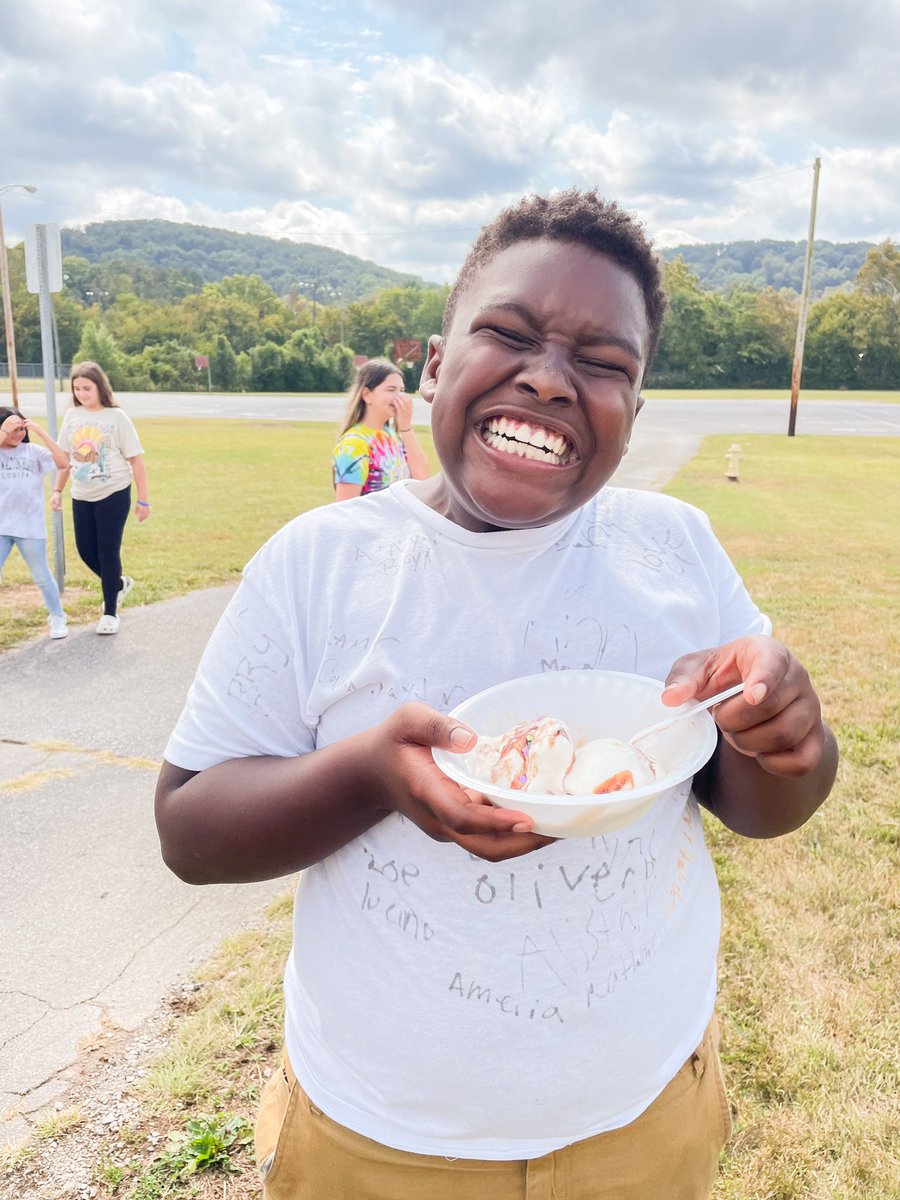 MsFuquasClass's tweet image. And the winner is….
Amicitia earned the most points for the first term!  Today the members of the #HouseOfFriendship enjoyed an ice cream party and extra recess!  💙#6thGrade #HouseSystem @RMSortn
