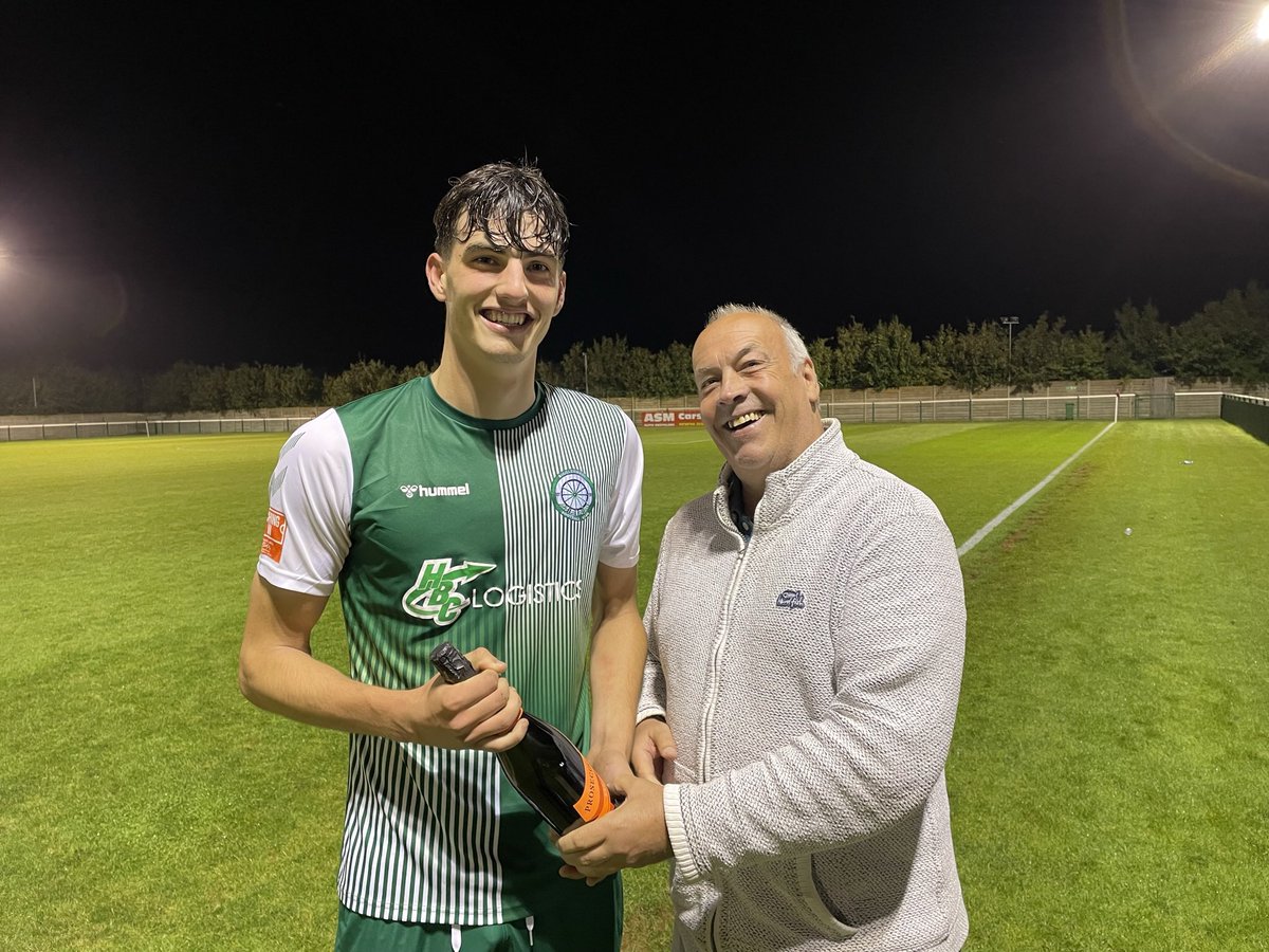 WELL DONE DAN | 💚⚽️🍾

Congratulations to 18-year-old Dan Carey-Evans who picked up Tuesday’s FC Away Day Man of the Match award with a fine defensive performance at Thame United.

Here he is presented with his bottle of bubbly by loyal supporter Tony Bowkis.

#WeAreFC