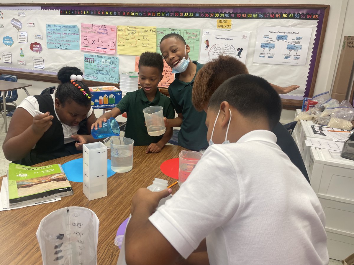 HollandAtLisbon's tweet photo. We enjoyed having our Associate Supt, Dr. @Tanya_N_Shelton, on campus today. After she left, our 3rd grade teacher, Ms. Battle, keep high quality instruction going in Science. #OneTeamOneDream #OperatingInExcellence #Collaboration #NewTech https://t.co/cuYqVrSeuO