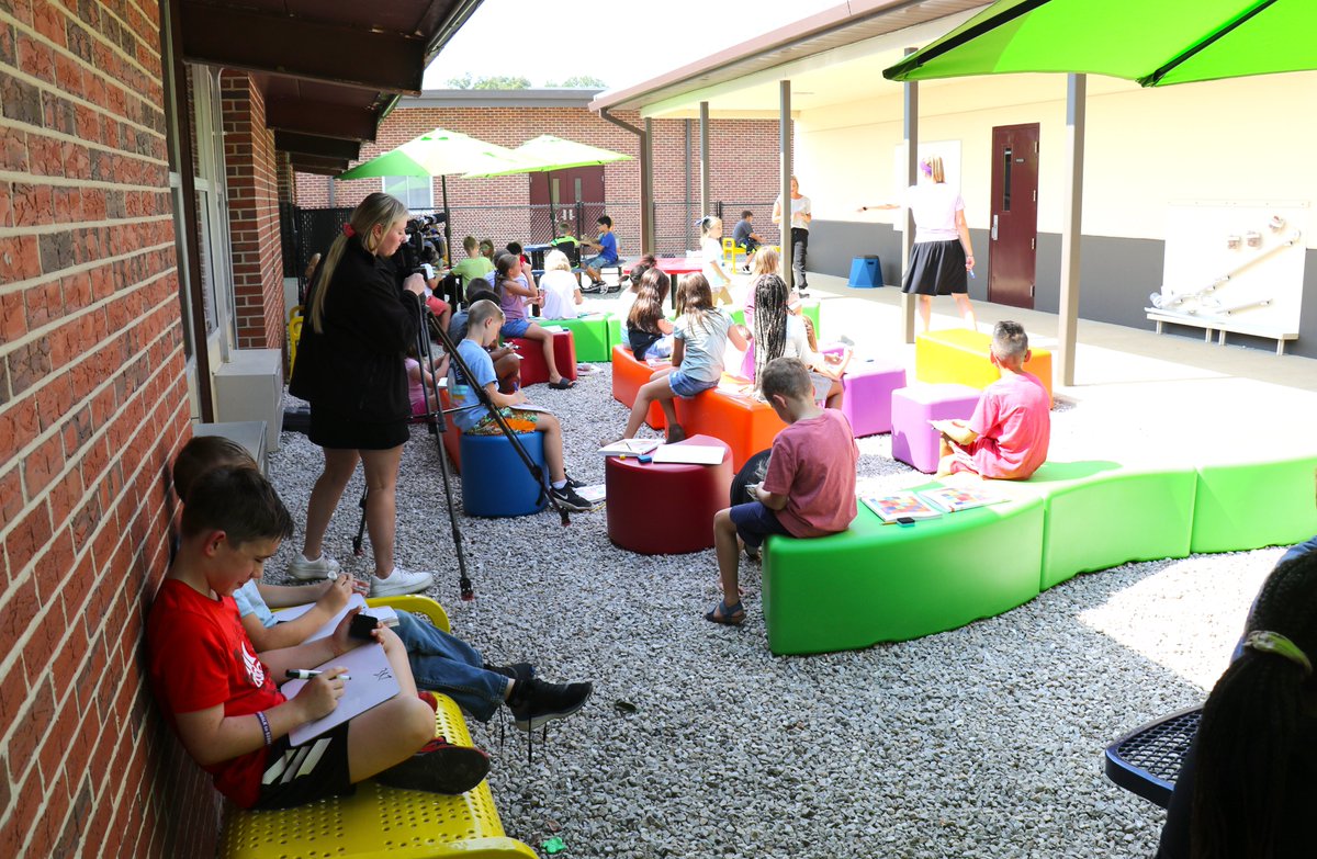 Tune in to <a href="/kfvsnews/">KFVS News</a> at 6 p.m. to watch reporter <a href="/NickiClarkTV/">Nicki Clark KFVS</a>'s segment about <a href="/OG_Elementary/">Oak Grove Elementary</a>’s new outdoor classroom! #pblearns