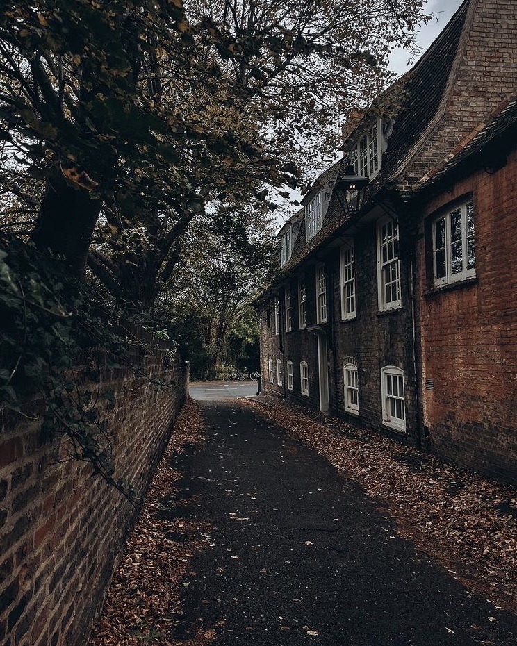NostAcademia's tweet photo. Lost in Cambridge 🍂 Dark Academia
By: fieldnotesbyfi https://t.co/ME75SwMulw