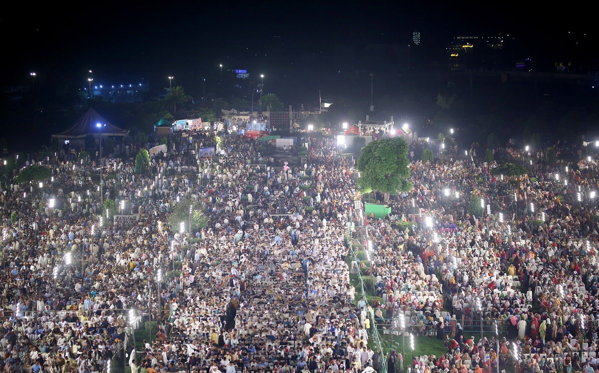 40ویں عالمی میلاد کانفرنس سے خطاب کرتے ہوئے خواجہ معین الدین کوریجہ نے کہا کہ شیخ الاسلام ڈاکٹر محمد طاہر القادری نے زندگی بھر قرآن اور صاحبِ قرآن حضرت محمدﷺ کی خدمت کی ہے، ایسی ہستیاں صدیوں میں پیدا ہوتی ہیں، رجوع الی القرآن اور تمسک بالقرآن کے حوالے سے آپ نے پہلے عرفان القرآن