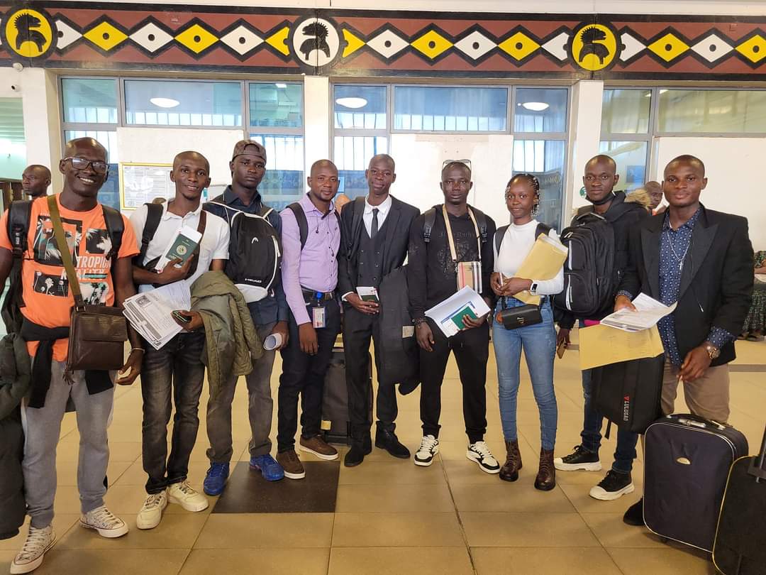 etudiantguineen's tweet photo. #SNABE #bourse

Aujourd'hui, le 28 septembre 2023, les étudiants boursiers sélectionnés pour poursuivre leurs études en Fédération de Russie pour l'année académique 2023-2024 ont pris leur premier convoi.

 Nous leur souhaitons un excellent voyage et beaucoup de succès à l'étranger. #Guinee #Russie #etudiantguineen
