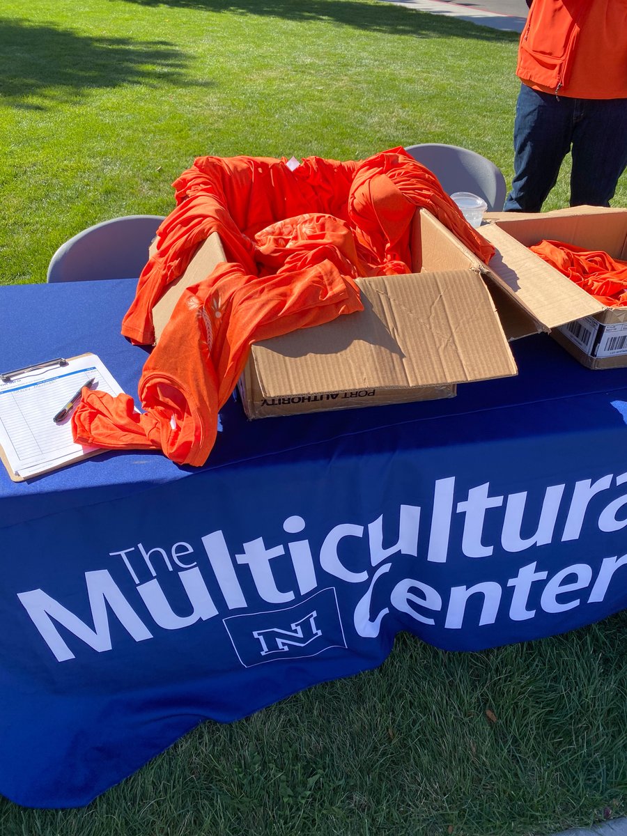 ReynoldsSandbox's tweet photo. UNR honors Orange Shirt Day with an event on campus organized by student Cal Boone. Orange Shirt Day honors those who have experienced residential and boarding schools which coerced Indigenous children. Reporting by @emmatorvinen  and @_saurabh_chawla https://t.co/OC5Sv0MxWh
