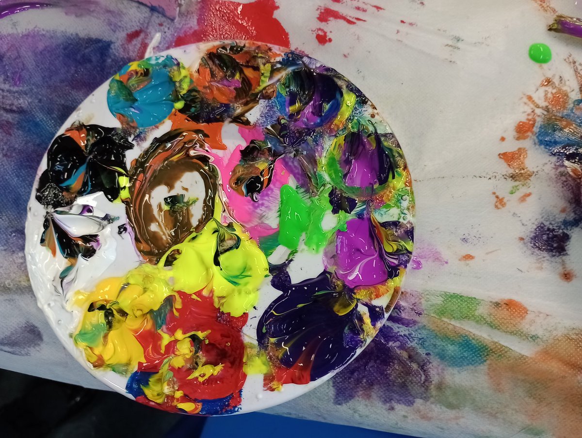 KindredJen's tweet image. Another @kindred_lcr #IdeasWork workshop yesterday at a local school. Creativity, innovation, hard work, collaboration and a bit of chaos. Beautifully illustrated by this image captured yesterday. All qualities vital for a vibrant social economy! #TogetherWeAreMighty