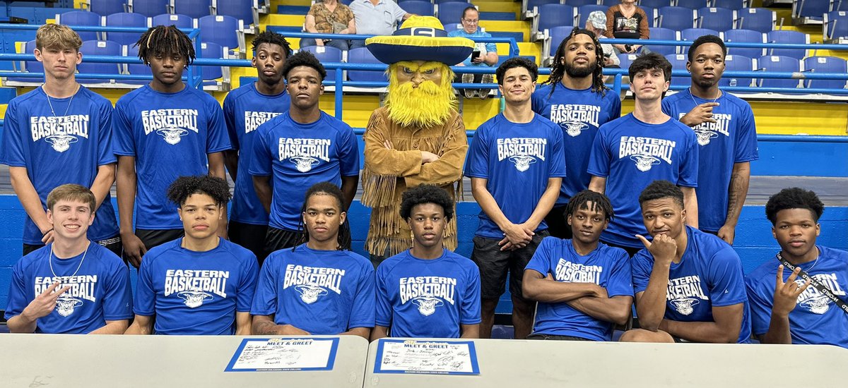 EOSCMBB's tweet photo. 🏀📸 Meet and Greet Fun! 📸🏀

We had an incredible time connecting with our amazing fans in Wilburton, OK! ✨
✍️ Signing autographs and making memories with the community was a blast! 💙

Thank you for your love and support, Wilburton! 🌟 #CommunityLeaders #MountaineerPride https://t.co/fpo733VenG