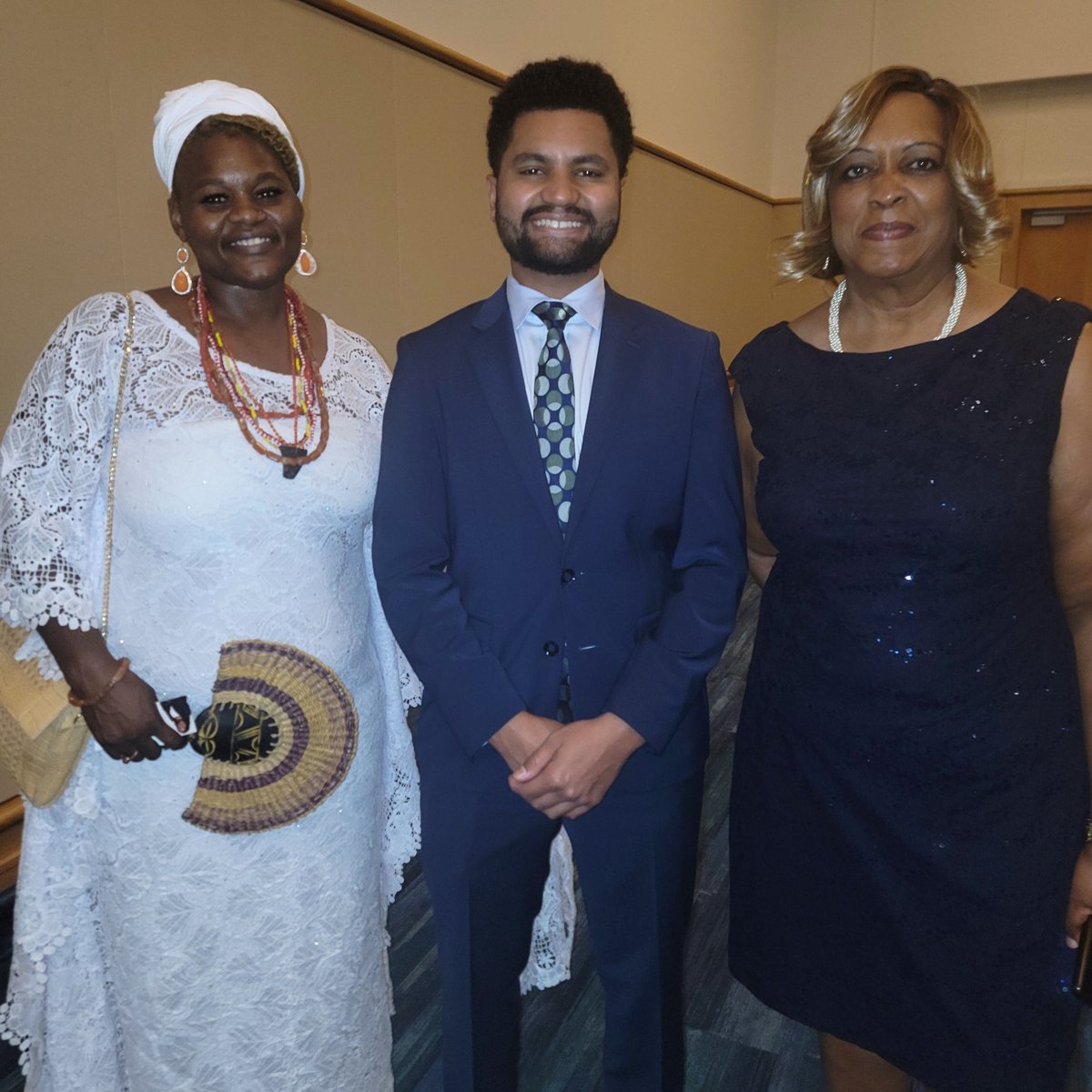 StandWithKris's tweet photo. It was an honor to sponsor &amp; attend the @HCFLDems  annual Kennedy King Gala last weekend! It was an amazing night. Team Kris got to see a who’s who of Democratic leaders &amp; activists from Hillsborough and beyond, sharing our story &amp; gaining support for the campaign #standwithkris https://t.co/jBcqdlyz5d
