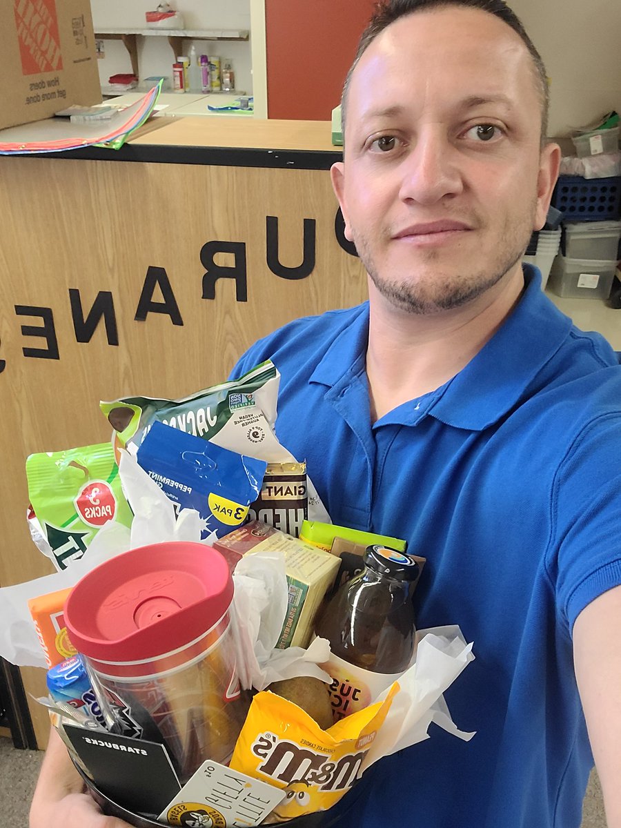 chrisethic's tweet photo. I feel extremely thankful and blessed to be part of a school community that believes in my work and helps me grow professionally... and as a human being. Thank you all for such an amazing Community School Coordinator Appreciation Week! @DuranesAPSES @ABC_Partnership @ABQschools https://t.co/iSqV954P1N