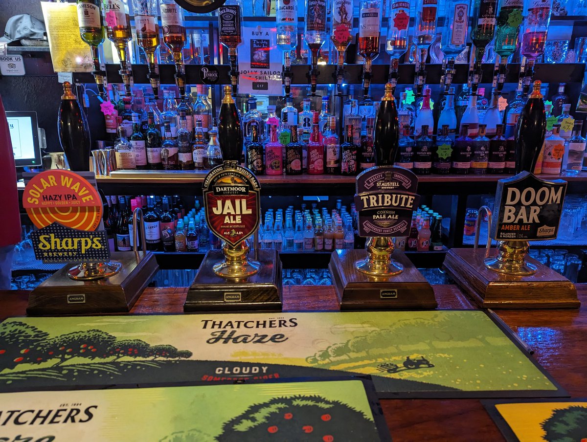 Fine selection of #Cornish beers at @JollySailorLooe #Looe Starting off on the #Tribute by @StAustellBrew Quickly followed by #JailAle by @DartmoorBrewery Lovely 👍🍺🍺🍺🍺 #Cornwall