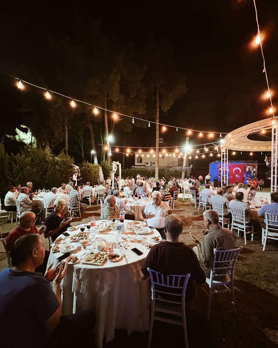 Demokrasimizin yapı taşı muhtarlarımız ve halkımızı bilgilendirmek için gece gündüz demeden emek sarfeden basın mensuplarımızla yemekli istişare ve değerlendirme toplantımızda bir araya gelip #Tarsus’umuza dair değerlendirmelerde bulunduk.

Tüm kıymetli muhtarlarımıza ve değerli