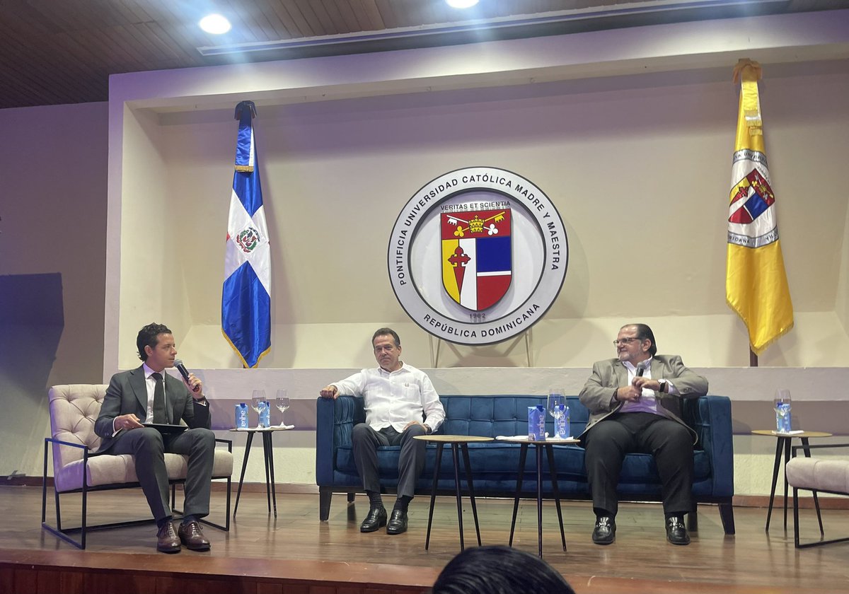 "En política, comprender los nichos electorales es esencial. Una estrategia de acercamiento efectiva se basa en conocer las preocupaciones específicas de cada grupo y proponer soluciones concretas. #EstrategiaPolítica 🗳️"
#ConquistaElectoral 
#Voto2024 
#NichosElectorales