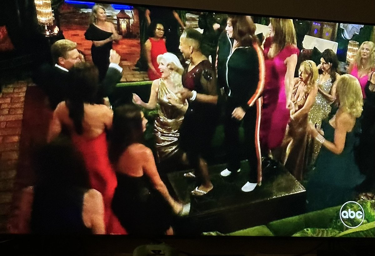 Daviesallison1A's tweet photo. The best first night we’ve seen in bachelor history #GoldenBachelor https://t.co/h9nIlZF15f
