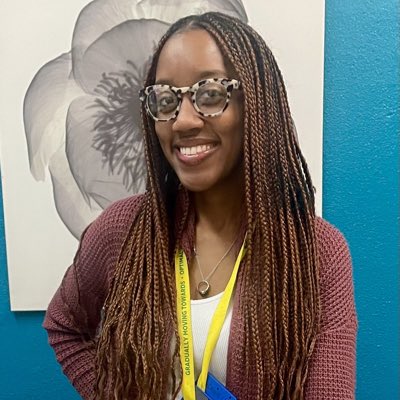 HangingWithMrsH's tweet photo. #NewProfilePic #HeyMrsH 🍎❤️ https://t.co/POvq7hSfe6
