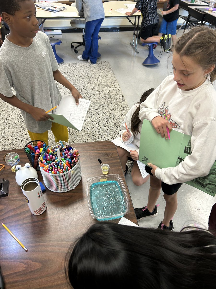 Today students investigated what happens when oil hits water &amp; how difficult it is to remove. Such a fun way to see how we as humans impact our water and earth! #youOTTtobehere #isdfifth