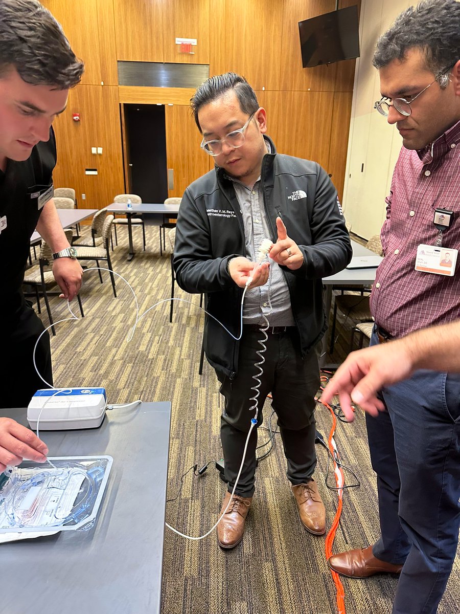 MSSN_Gastro's tweet photo. Fellows and attendings enjoying endoscopy night! 

PS our second year GI fellow, Dr. Shah, won the golden scope for clipping the fastest! Congrats! https://t.co/7MYqFgwlmj