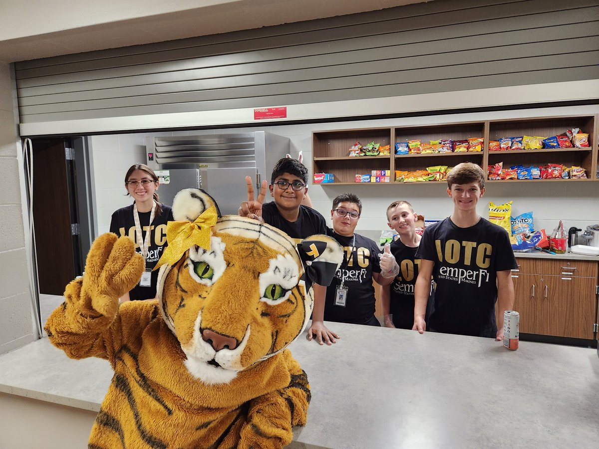 Community service has to be my favorite day. The cadets (from both schools) come together to take out trash, serve concessions but most importantly create a bond as one Team! #2schools1mission #LOTC @TISDGLJHS @TISDWWJHS