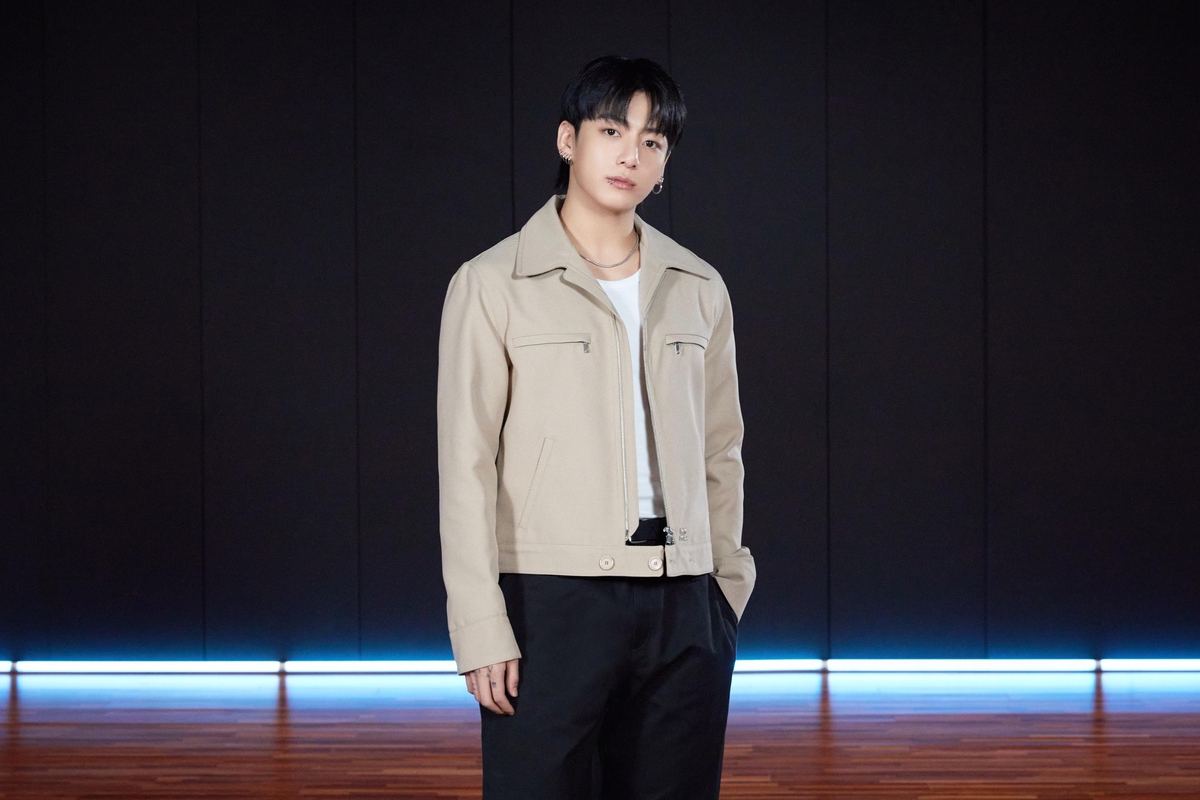 charts_k's tweet photo. Jungkook "3D" (Media) https://t.co/YqVrSnldR1