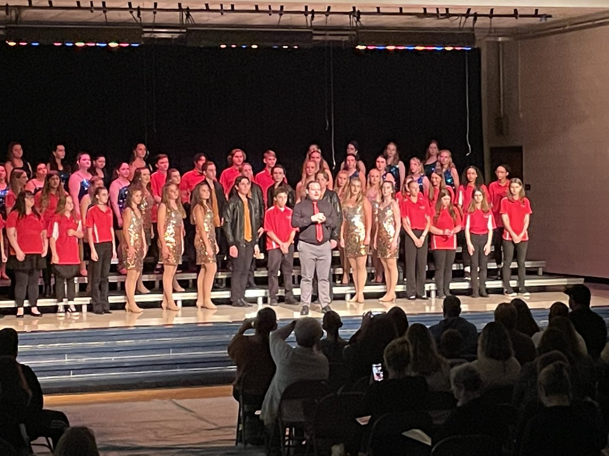 NewPalAsstSup's tweet photo. Watching the @ChoirsNphs Fall Spectacular and catching up with some special students I’ve known since kindergarten has my heart very full tonight! @SouthernHancock @llantrip @VoelzJames @MitchanerNPHS https://t.co/QM9QbD4zu4