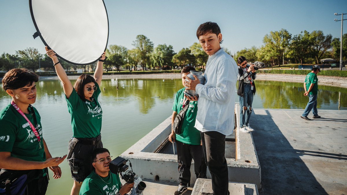 ¿Eres universitario y te interesa producir un corto en 48 horas? Esta convocatoria es para ti.🫵 El #RallyUniversitario cumple XV años formando a los cineastas del país. Checa las bases en giff.mx/convocatoria-x… y se parte del programa formativo más grande de México. #GIFF2024