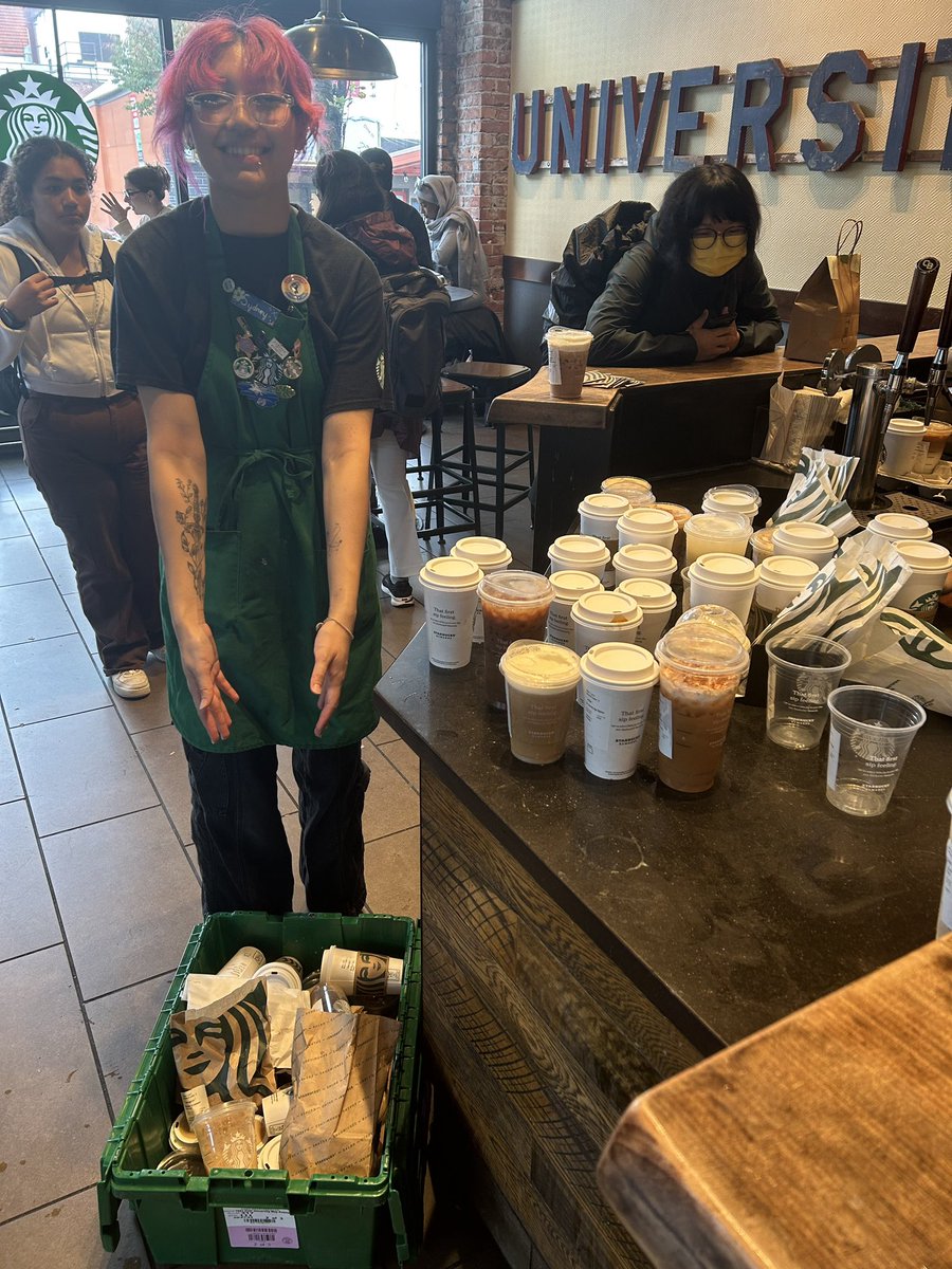 WashingtonSBWU's tweet image. ThursYays more like ThursYucks 
 
These are the drinks Starbucks forces customers to abandon when wait times soar out of control on promo days in understaffed stores and upper management refuses to turn off mobile orders. Wait times at this store got up to an hour today 😩🤪🙃