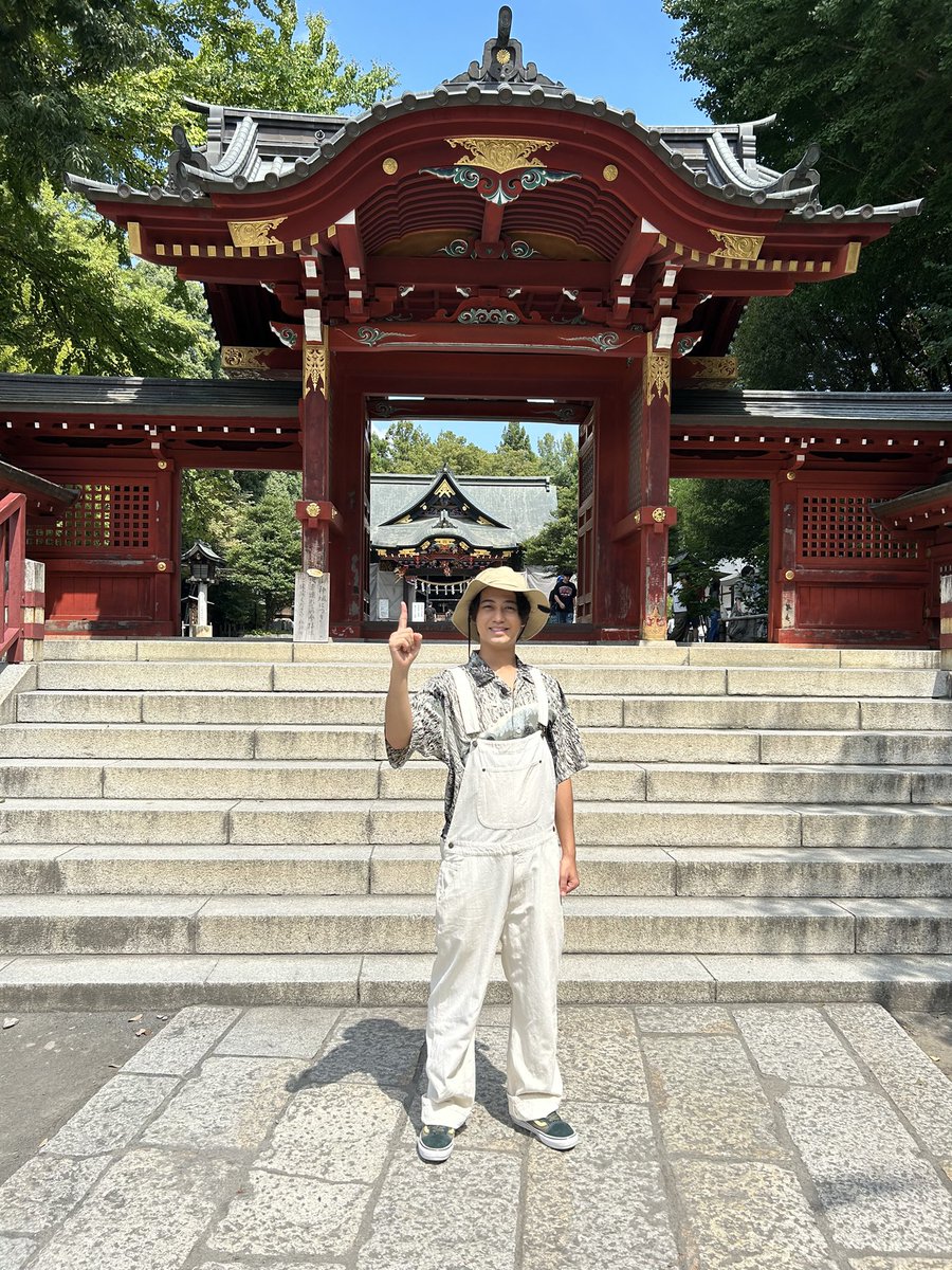 kintoreofficial's tweet photo. 土曜ひる1時30分からは  #キントレ💰

#KingandPrince 
#髙橋海人 の #炊飯器の旅🍚
～埼玉・秩父編～

#秩父神社の前で決めポーズ
#トゥース☝️

#永瀬廉
#劇団ひとり #山崎弘也 
#あの #村上佳菜子 https://t.co/ufqVArNAAG
