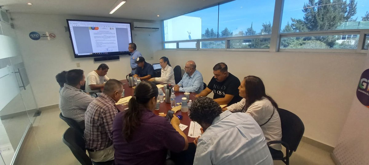 campogobgente's tweet photo. Se llevó a cabo la segunda sesión ordinaria del Comité de Productores Apícolas del Estado de Guanajuato, en las instalaciones de la #SDAyR; con el objetivo de diagnosticar el estado actual Apícola de Guanajuato. https://t.co/hAjN1iy7Ro