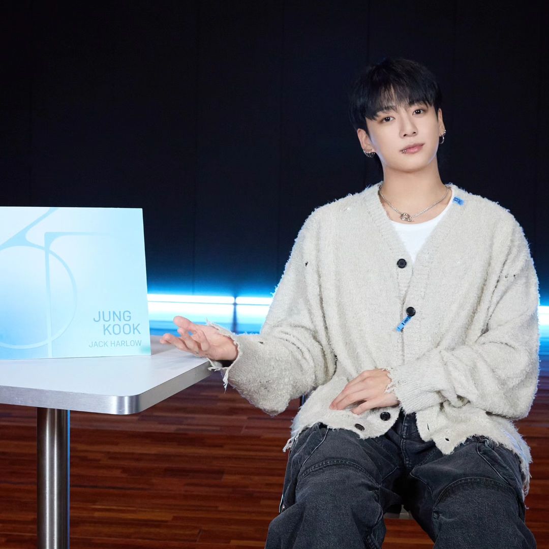Team7Paradise's tweet photo. — Comunicado de prensa para anunciar el lanzamiento de "3D", #Jungkook dijo:

🐰: " '3D' es una canción atractiva para una performance. Creo que sería bueno si prestan atención no sólo a la melodía, sino también a su coreografía. (+↓) https://t.co/8kgEAfGrvJ