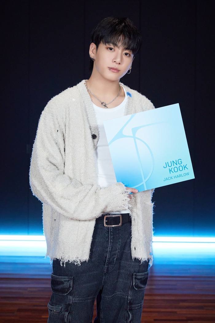 Team7Paradise's tweet photo. — Comunicado de prensa para anunciar el lanzamiento de "3D", #Jungkook dijo:

🐰: " '3D' es una canción atractiva para una performance. Creo que sería bueno si prestan atención no sólo a la melodía, sino también a su coreografía. (+↓) https://t.co/8kgEAfGrvJ