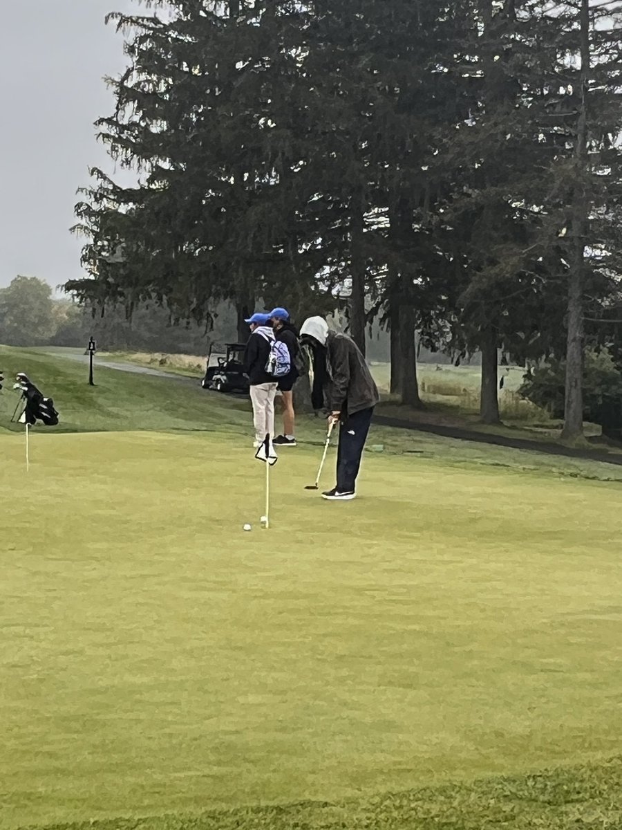 Congratulations to sophomore Zoe Smith on winning the girls Public League individual golf championship today! It’s the first time SLA Beeber has ever been represented in golf and we are proud of her!