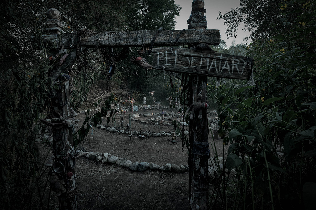 metallifemag's tweet photo. Pet Sematary Bloodlines Premieres Oct 6 Exclusively On @paramountplus  
https://t.co/6bw8S9jVy1 

#PetSemataryBloodlines #horror #movie #horrormovie #metalhead #YourMetalLife https://t.co/iH8S9avDE9
