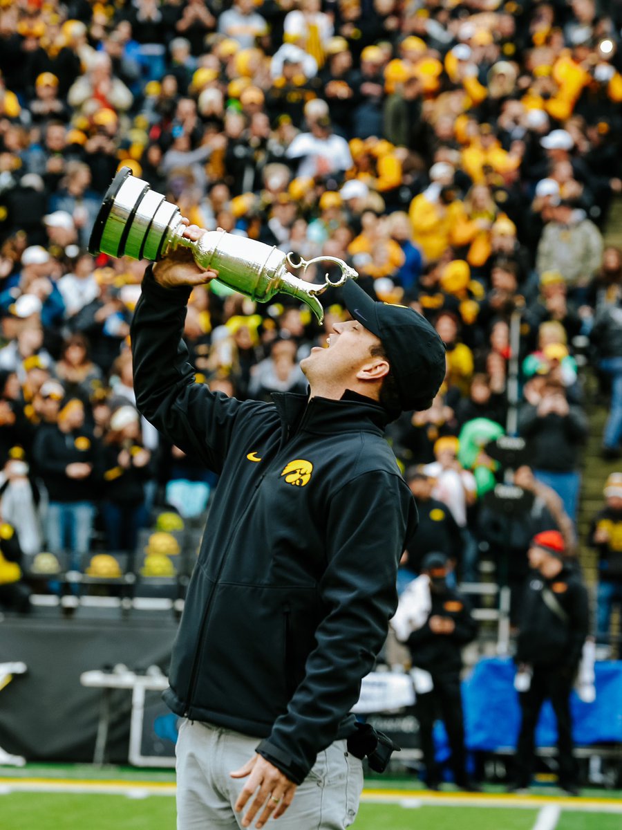 HawkeyeFootball's tweet photo. Good luck to @ZachJohnsonPGA and @RyderCupUSA this weekend! https://t.co/vOXRxNZNVo