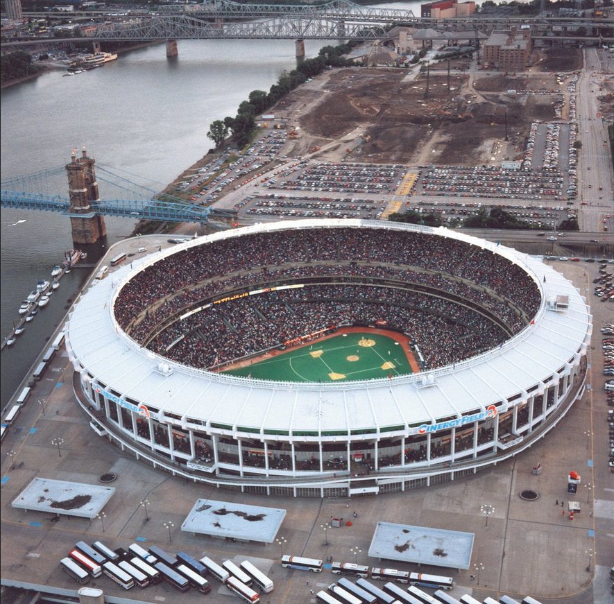 OldStadiumArena's tweet photo. Riverfront Stadium was located in Cincinnati, Ohio. It was the home of the NFL's Cincinnati Bengals from 1970–1999, MLB's Cincinnati Reds from 1970–2002 and the NCAA's Cincinnati Bearcats 1982-1988  part time and 1990 full time. The stadium was demolished in late 2002. https://t.co/Lq29ERBVOf