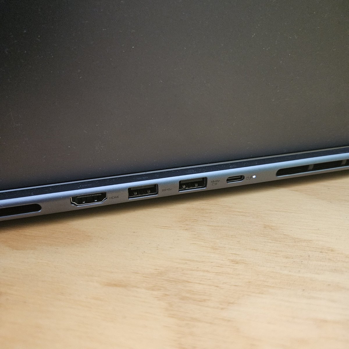 ArthurHWalker's tweet photo. #ThinkbookPlus has nicely placed HDMI, USB-A 3.2 Gen 1 x2, and Thunderbolt 4 rear, USB-C 3.2 Gen 2 and headphone jack side. Overkill tbh, considering it has two displays. @geordiemuppet have you found any use for these extra ports? This is all I got 🤷 #LenovoIN #TechReview https://t.co/a4XbgE9JJA