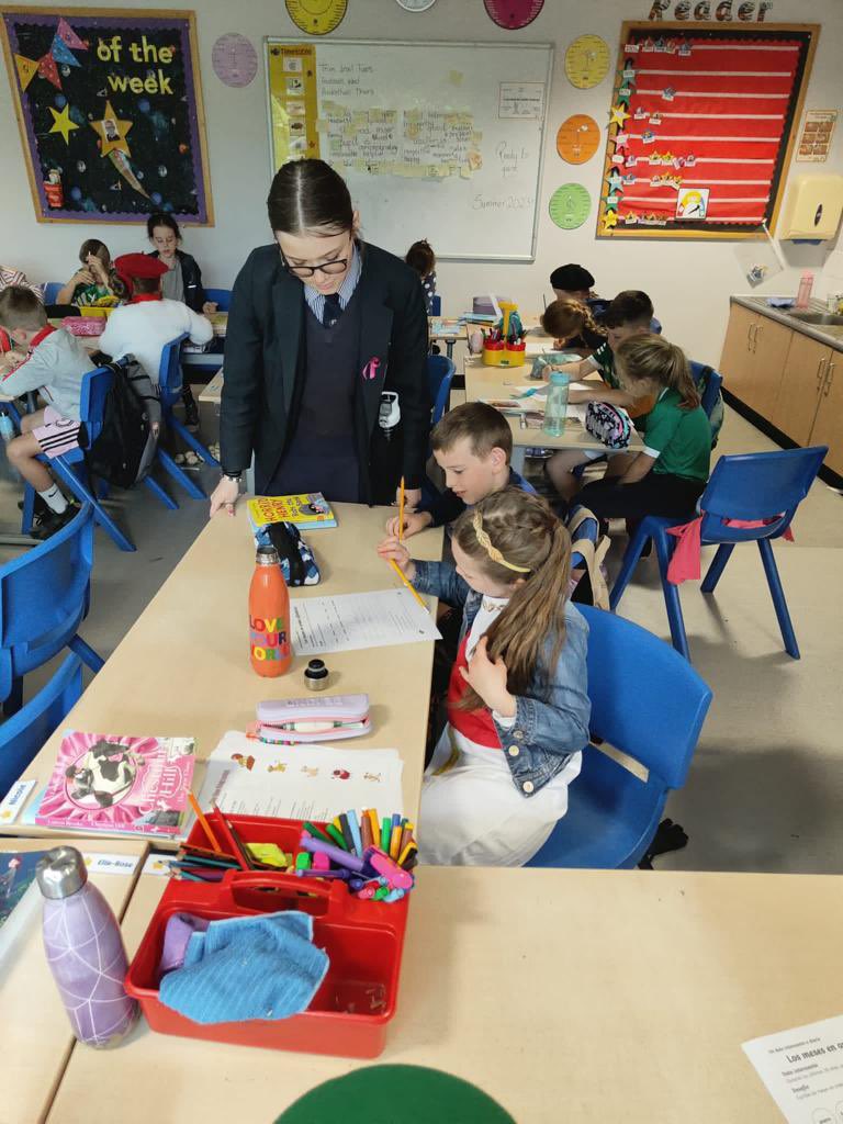 StPatsCollege's tweet photo. 🇪🇺 On Friday, our Post 16 linguists visited St Patrick's Primary School Donaghmore to deliver Spanish lessons for European Day of Languages🇪🇸 The pupils really enjoyed singing and learning new vocabulary🎤🎶😍🌎
@SDonaghmore https://t.co/Gp3iDaZ9AM