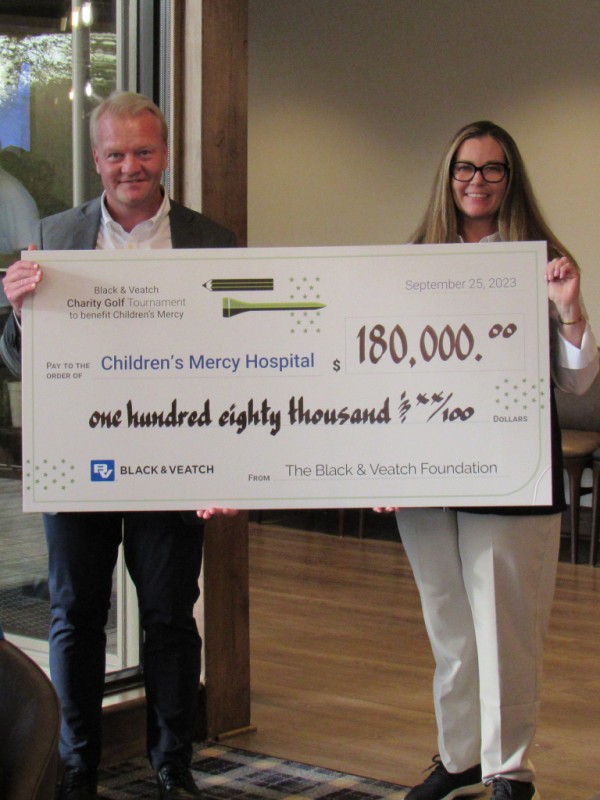 mlbreit's tweet photo. We are grateful to our community partners, Black &amp; Veatch! This week, they hosted their annual golf tournament to benefit #ChildrensMercy. The funds will help kids and families find answers by supporting our research initiative, Genomic Answers for Kids. https://t.co/kjs4Jg7Yxa