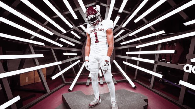 BREAKING: Texas A&amp;M lands a commitment from 2024 Timpson (TX) five-star ATH Terry Bussey.

Bussey, the nations top-ranked athlete in 2024, commits to Texas A&amp;M over Texas, Oklahoma, LSU, and others.