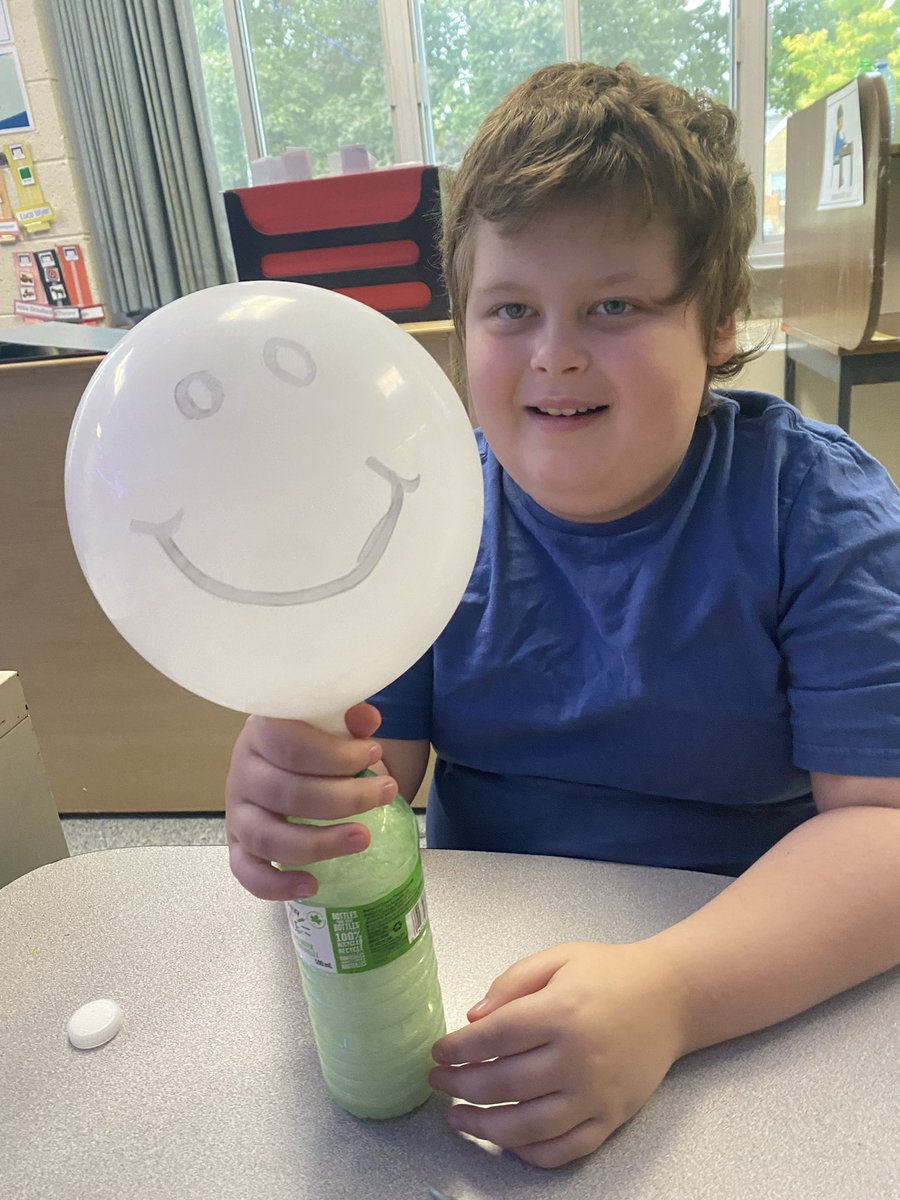 PrincessEGAINS's tweet photo. From #liquid to #gas! Today we made #ghost #balloons by #creating and #containing our own gas substance! #scienceRocks #WeAreScientists #kissyourbrain  @MsRuggaber @MrsMoore119 @WinneyKelly @kathcollins67 @cmills_gecdsb #GECDSBGains @DougRhodes5 @Brittan20988874 #StatesOfMatter https://t.co/ulR6lyleA4