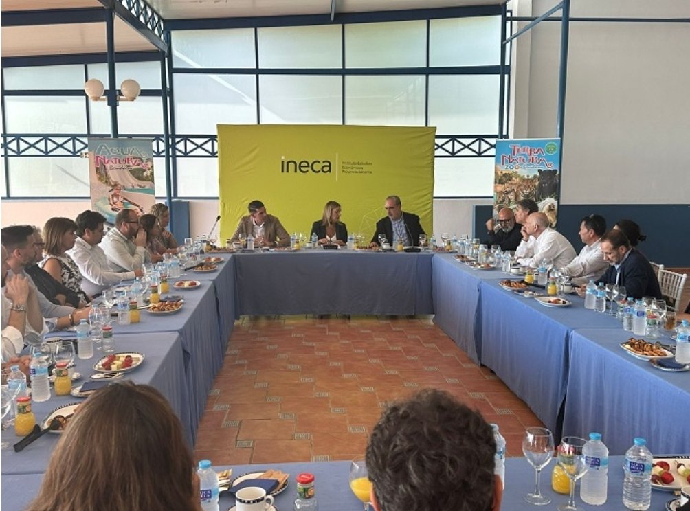 AlicantePress's tweet photo. Nuria Montes "Alicante no puede seguir siendo la última provincia en inversiones del Estado" https://t.co/Vua02dArVH
#Ineca #empresarios #Generalitat https://t.co/OIDO9cjHiy