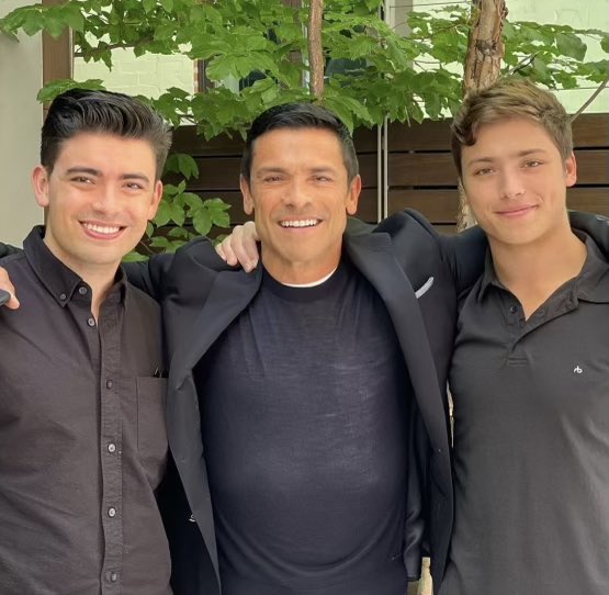 KellyRipa's tweet image. Here come the sons. Happy #NationalSonsDay to these gents.