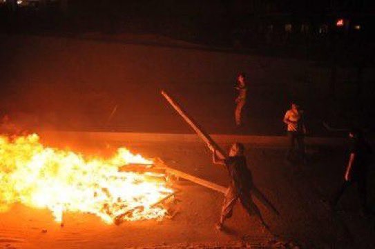 Ayhan3K's tweet photo. 🗣️697 güvenlik görevlisi yaralandı, polis Mustafa Sarı şehit oldu.

🗣️326 iş yeri, 201 araç tahrip edildi. 

🗣️89 belediye otobüsü ve 85 otobüs durağı yakıldı. 

🗣️Sokak aralarında bariyerler kuruldu, molotof kokteylleriyle saldırılar gerçekleştirildi.
#GeziEylemDeğilKalkışmadır https://t.co/ku40nvZsk5