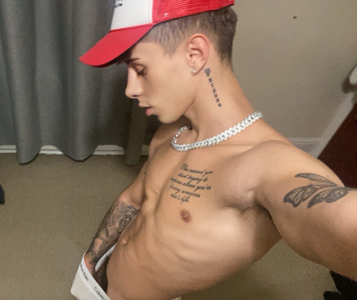 prettybadboyyy's tweet photo. LIKE if you want to see me without my Calvin Klein 😏🍆
50% discount on my OF 🔥 https://t.co/gcqdsS2Y0o