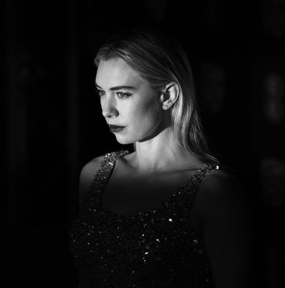AgentWitch_'s tweet photo. 𝐏𝐨𝐰𝐞𝐫 ɪs sᴜᴄʜ ᴀ ᴄᴜʀɪᴏᴜs ᴛʜɪɴɢ: 

ɪᴛ sʜɪɴᴇs ɪɴ ᴛʜᴇ ғᴀᴄᴇ ᴡʜɪᴄʜ sᴛᴀɴᴅs ʙᴇɴᴇᴀᴛʜ ᴛʜᴇ sᴘᴏᴛʟɪɢʜᴛ ᴀɴᴅ ɪᴛ sɪɴɢs ɪɴ ᴛʜᴇ sᴛᴇᴘs ᴏғ ᴛʜᴇ ᴘᴇᴏᴘʟᴇ ᴡʜᴏ ᴡᴀʟᴋ ɪɴ ᴛʜᴇ sʜᴀᴅᴏᴡs

ROL:
@Greenxbear 
@AgentWitch_ https://t.co/KdVdn3A8Dk