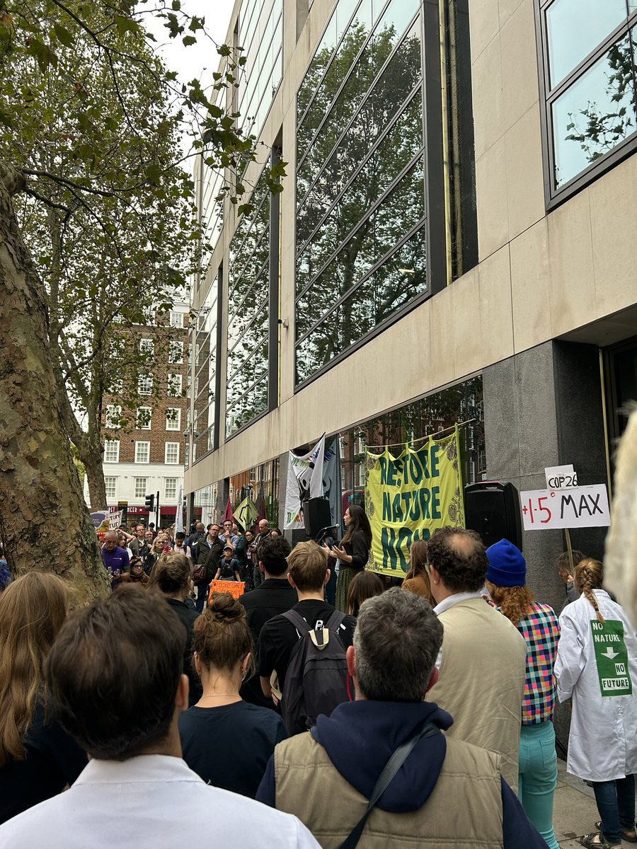 hp_conservation's tweet photo. Today was equal parts heartbreaking and uplifting. 

So many wonderfully passionate people gathered at the #RestoreNatureNow rally in London today after the bleak results of the latest State of Nature report - https://t.co/ymU3aRsOQC 

We must continue to stand up for nature 💚 https://t.co/UVrJD1wiPV