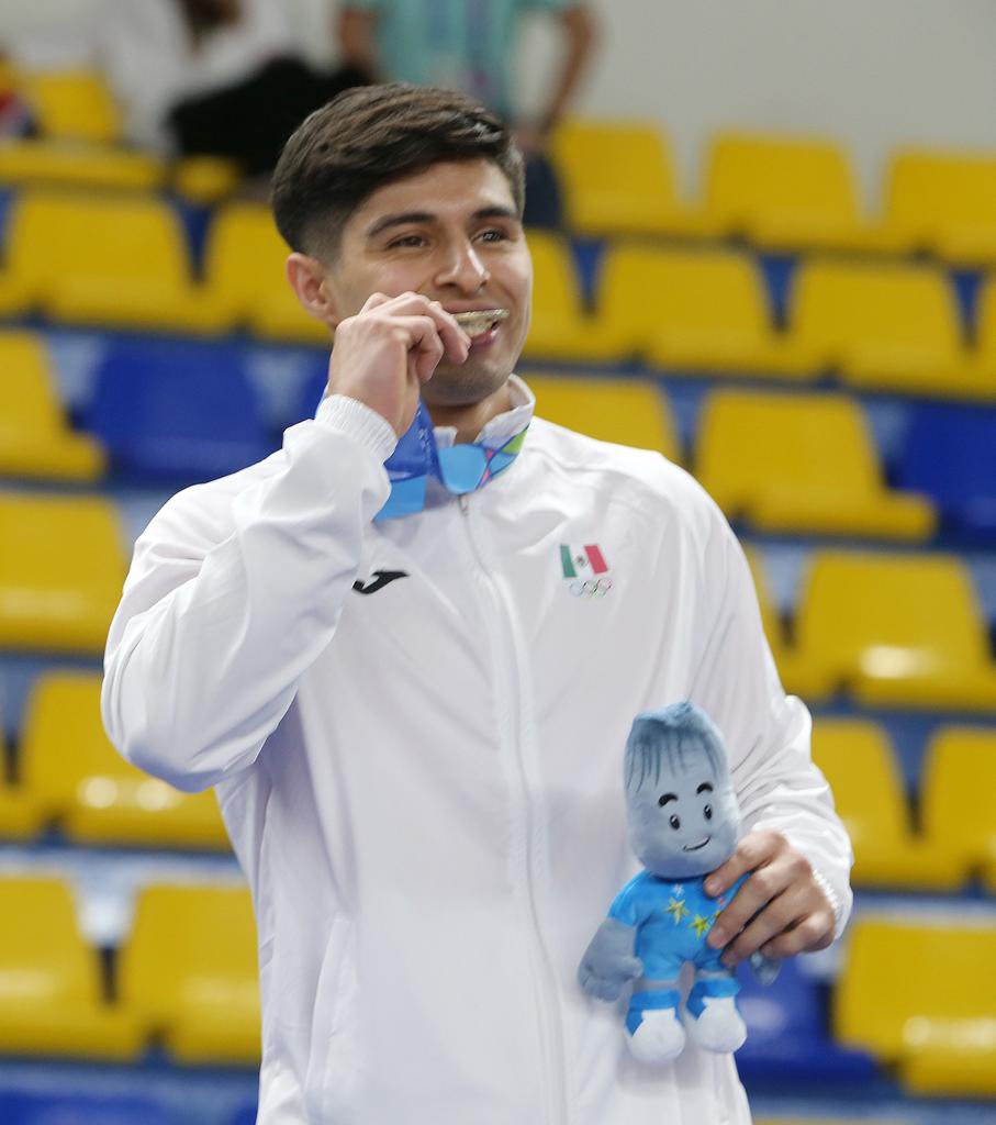 conadeoficial's tweet photo. Gimnasia artística mexicana va por plazas olímpicas en Campeonato Mundial

Ocho atletas conforman la selección nacional 🇲🇽; el evento clasificatorio a @Paris2024 por equipos e individual 🤸, se efectuará del 30 de septiembre al 8 de octubre en Amberes. 

👉https://t.co/MJeJHThtcb https://t.co/LDHOsm9uPN