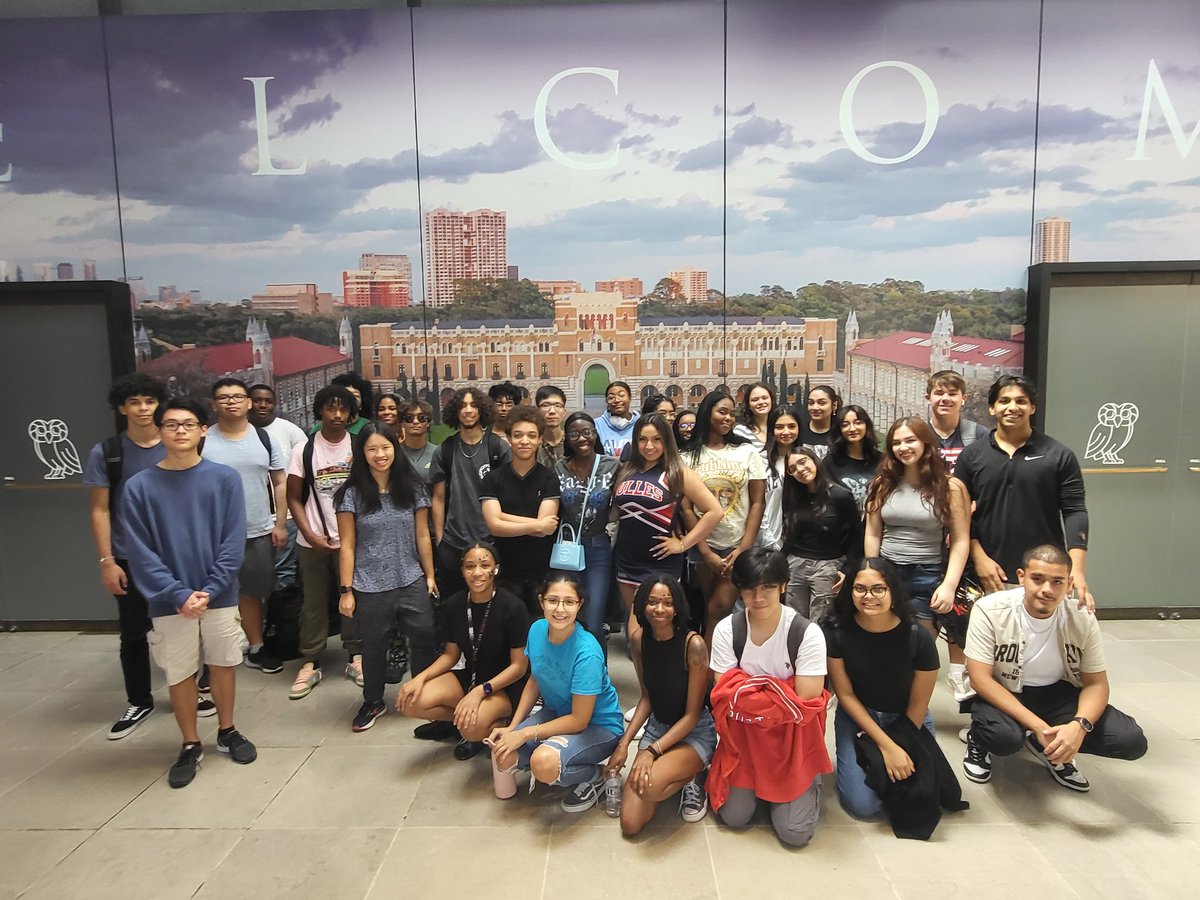 AvidDulles's tweet photo. First college visit of the year at Rice University. @DHS_Vikings @VikingsDms @DMS_Vikings https://t.co/hZ299F1vCx