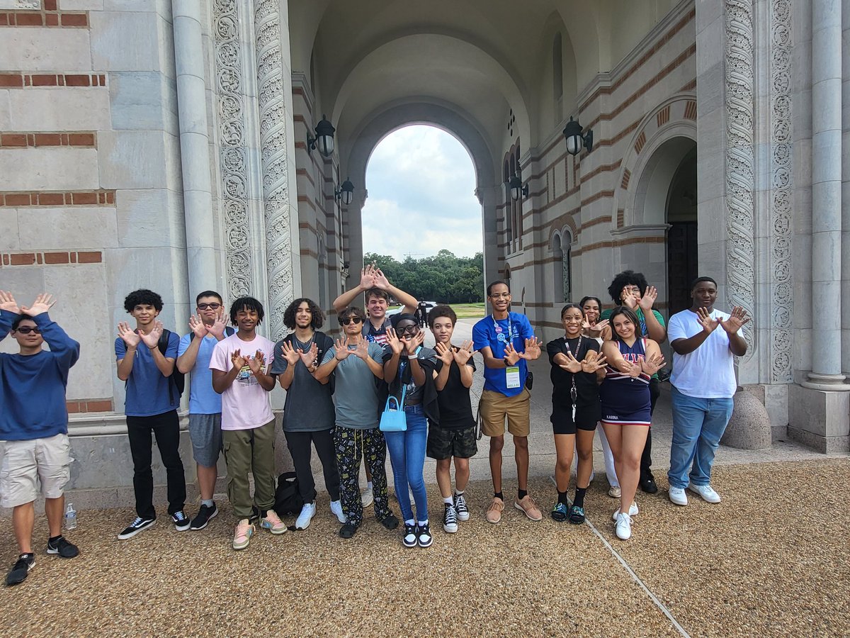 First college visit of the year at Rice University. <a href="/DHS_Vikings/">Dulles High School</a> <a href="/VikingsDms/">DMS Vikings Counselors</a> <a href="/DMS_Vikings/">Dulles Middle School</a>