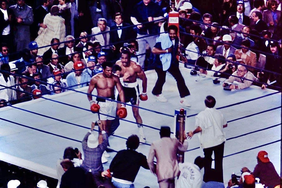 September 28, 1976 - Muhammad Ali vs. Ken Norton 3, World Heavyweight Championship fight at Yankee Stadium. #MuhammadAli #KenNorton #boxing