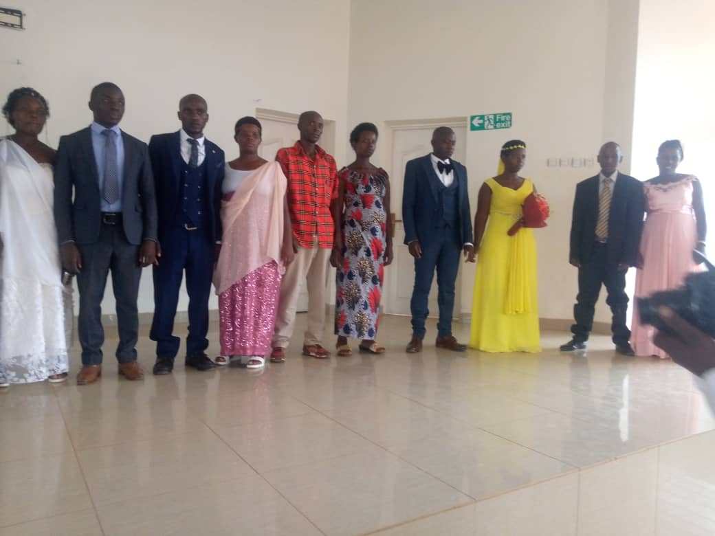 RweruBugesera's tweet photo. "Kugirango Umuryango ube utekanye,Ushoboye ,Uteye imbere ,Ubane mumaho ,nuko ugomba kuba warasezeranye imbere y'amategeko",ni muri urwo rwego uyumunsi hasezeranijwe imiryango 8 yabanaga muburyo butemewe n'amategeko.
#GADWeek2023
#BugeseraGADWeek2023
#RwandaEast
#GMO
#Migeprof https://t.co/NtUMAtazim