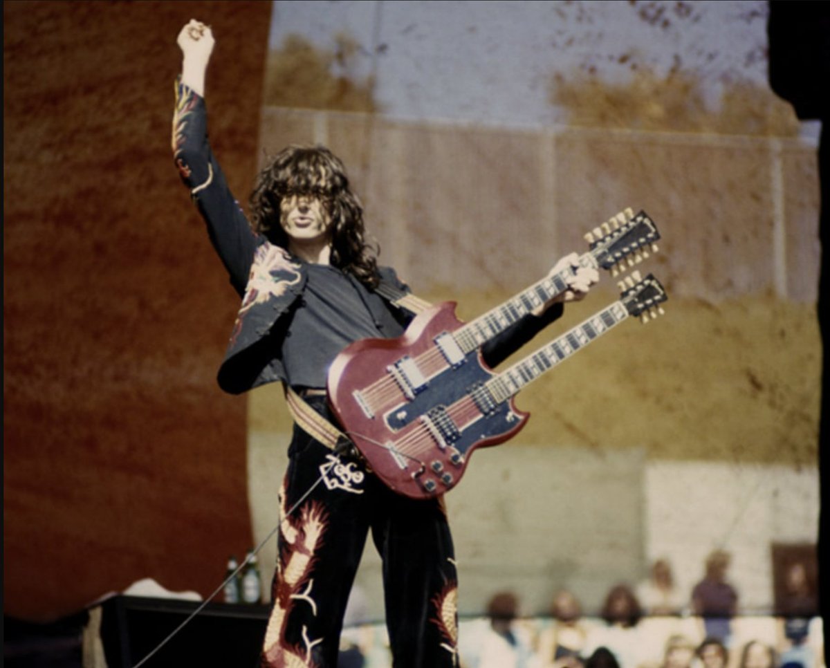 asspirin12's tweet photo. TIL that Jimmy Page's iconic guitar Gibson EDS-1275 doubleneck is still in production. $8k. https://t.co/RapeaXHimn https://t.co/3YRNwB0lSi