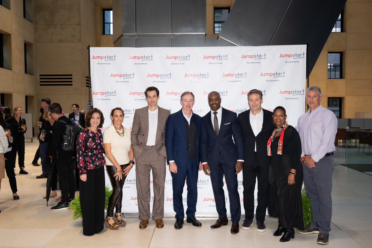 Jumpstartkids's tweet photo. On Tuesday, Jumpstart had remarkable evening as we hosted JumpSTORY, a celebration of support for our Corps Members' early care and education program. We were honored to have Grammy and Academy Award-winning producer and songwriter @MarkRonson (1/4) https://t.co/JooiHc8UTZ